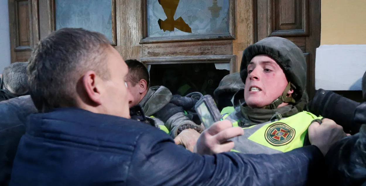 Падчас штурму Кастрычніцкага палаца ў Кіеве пацярпелі 60 нацгвардзейцаў