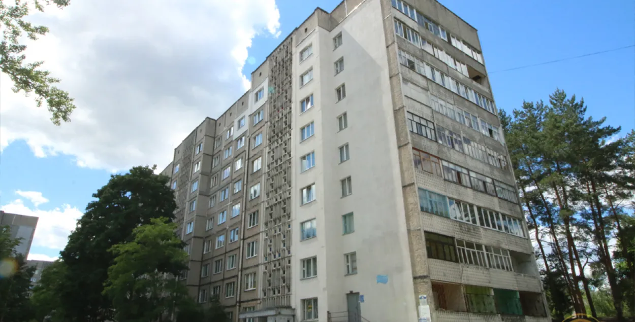У Светлагорску 70-гадовая жанчына ўпала з акна восьмага паверха
