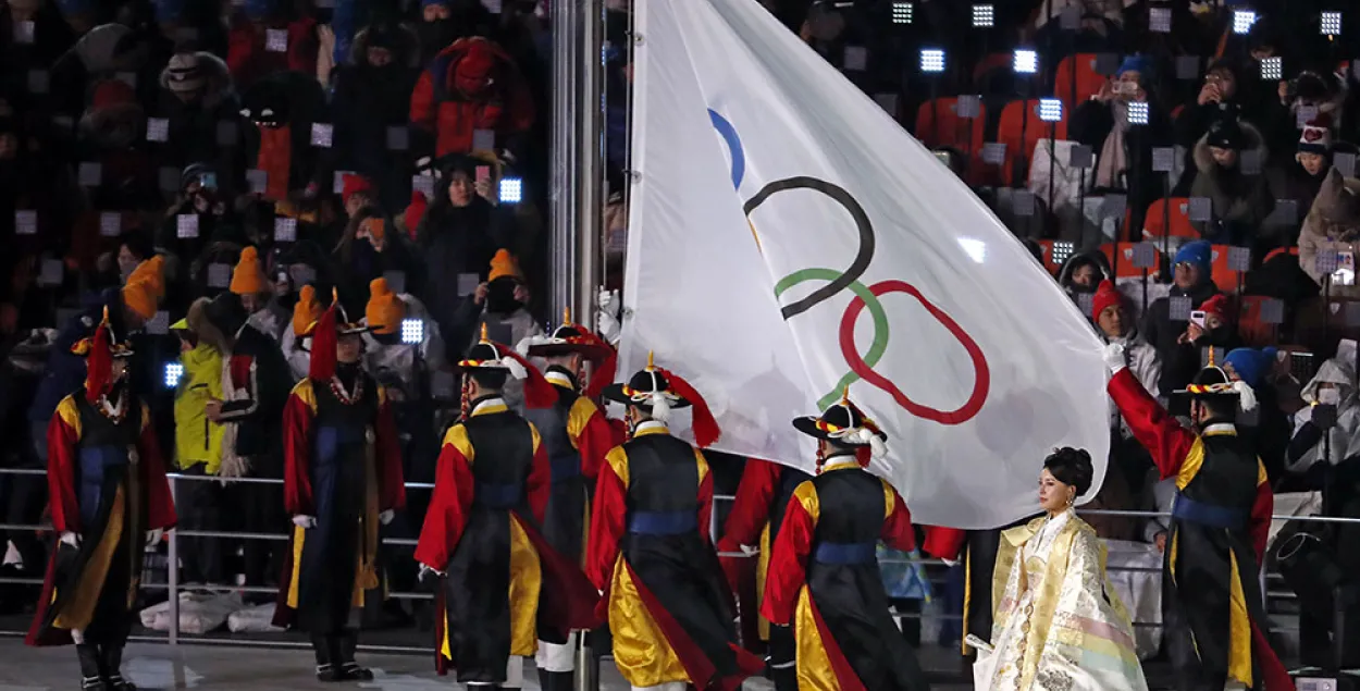 Роботы-официанты и 37 презервативов в одни руки. Олимпиада в цифрах и фактах