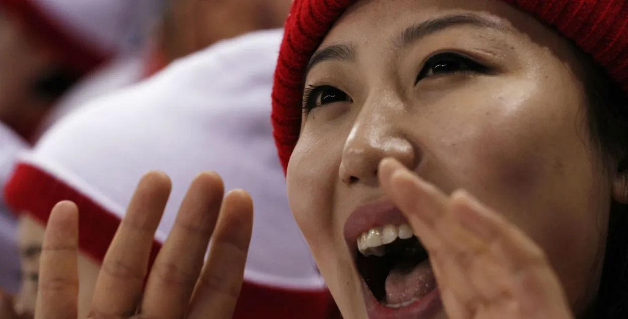 Як балельшчыцы з КНДР фантастычна падтрымліваюць сваіх алімпійцаў (відэа)