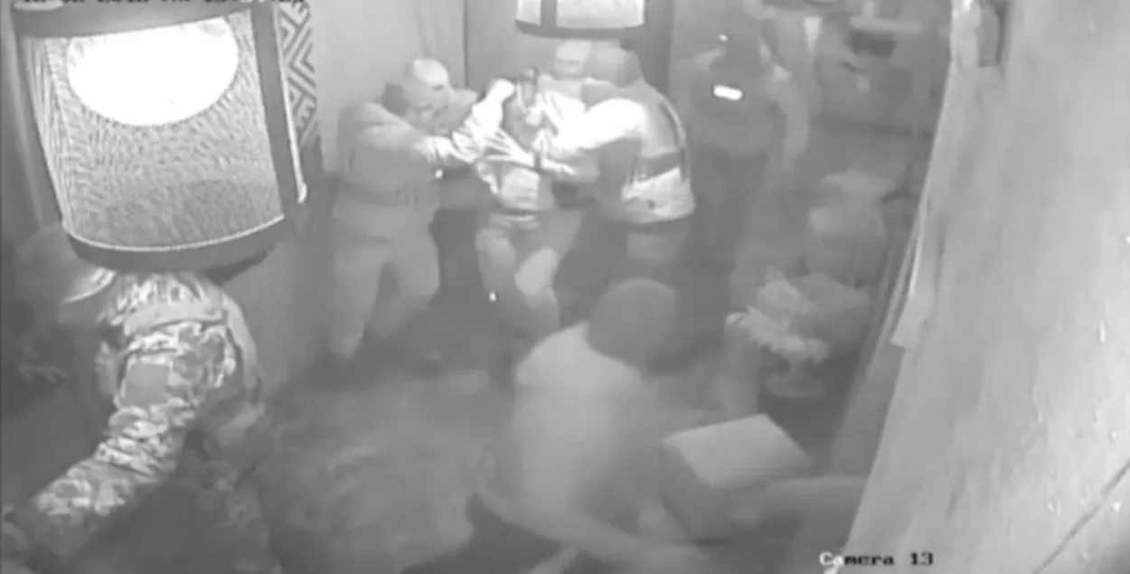 З’явілася відэа, як падчас затрымання Саакашвілі трымалі за валасы