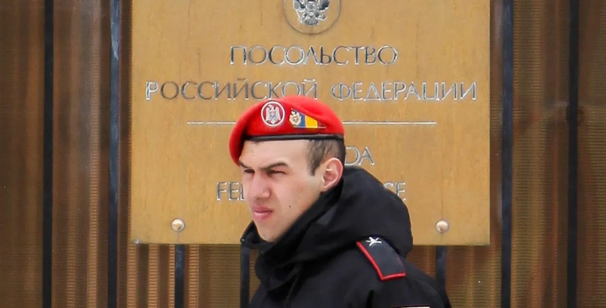 Расійскае пасольства ў Кішанёве, Малдова. Тут і далей фота Reuters