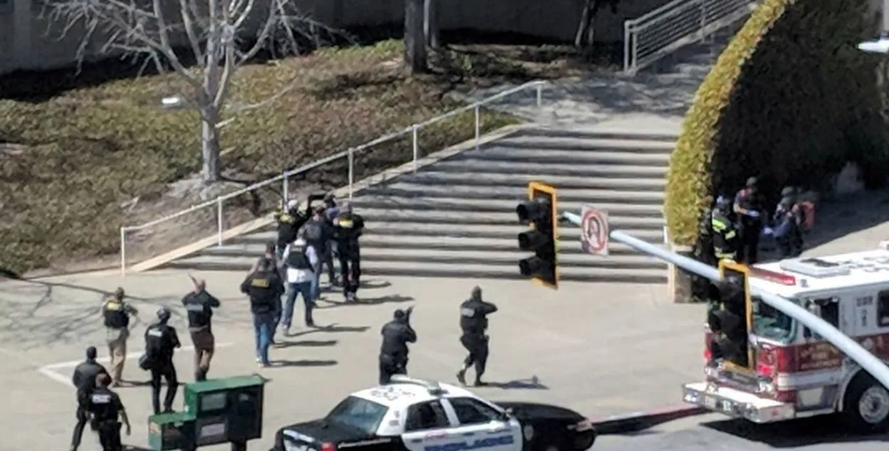 У штаб-кватэры YouTube жанчына параніла трох чалавек і забіла сябе