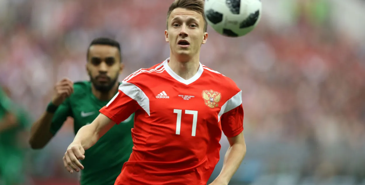 Расійскі футбаліст не вытрымаў кампліментаў і сышоў з жывога эфіру (відэа)