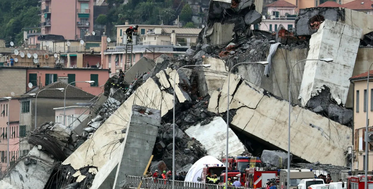 З'явілася відэа моманту, калі ў Генуі абрынуўся мост