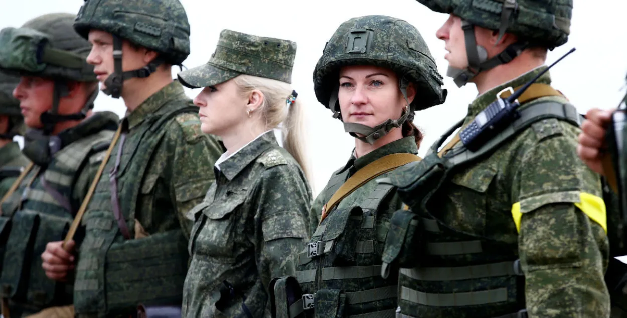 На маштабных вайсковых вучэннях адзначылі беларусак (відэа)