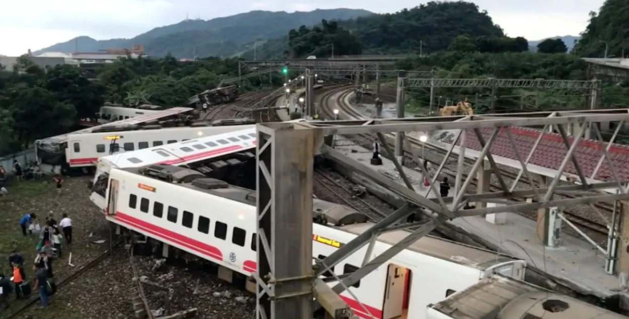 Жахлівая аварыя пасажырскага цягніка на Тайвані трапіла на відэа