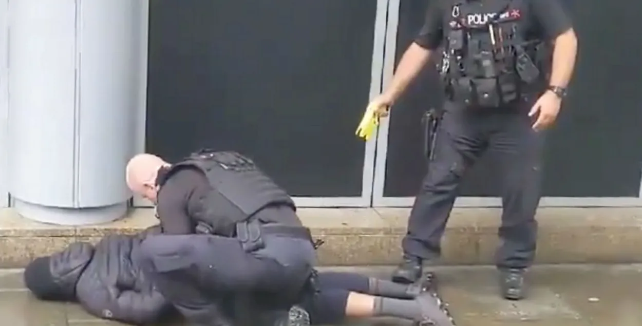 Задержание нападавшего / Reuters