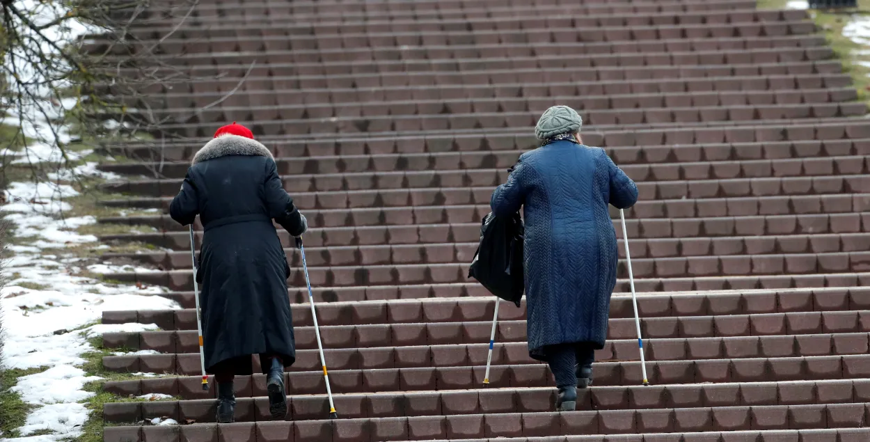 90,9% апытаных беларусаў лічыць, што пенсійныя выплаты не змогуць забяспечыць нябедную старасць / Reuters