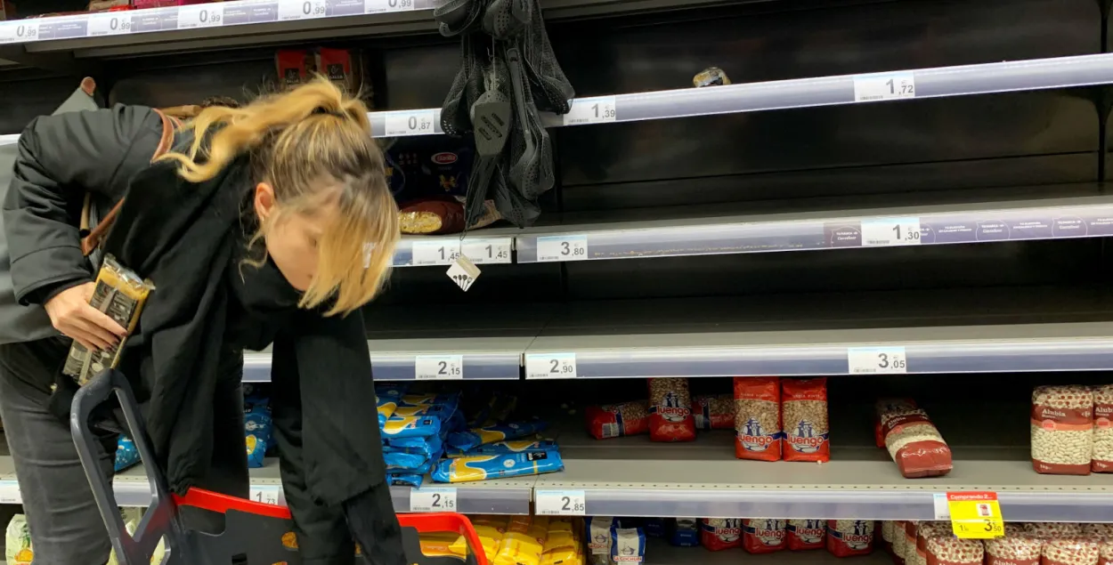 У Мадрыдзе людзі ходзяць з пакетамі на галовах (відэа)