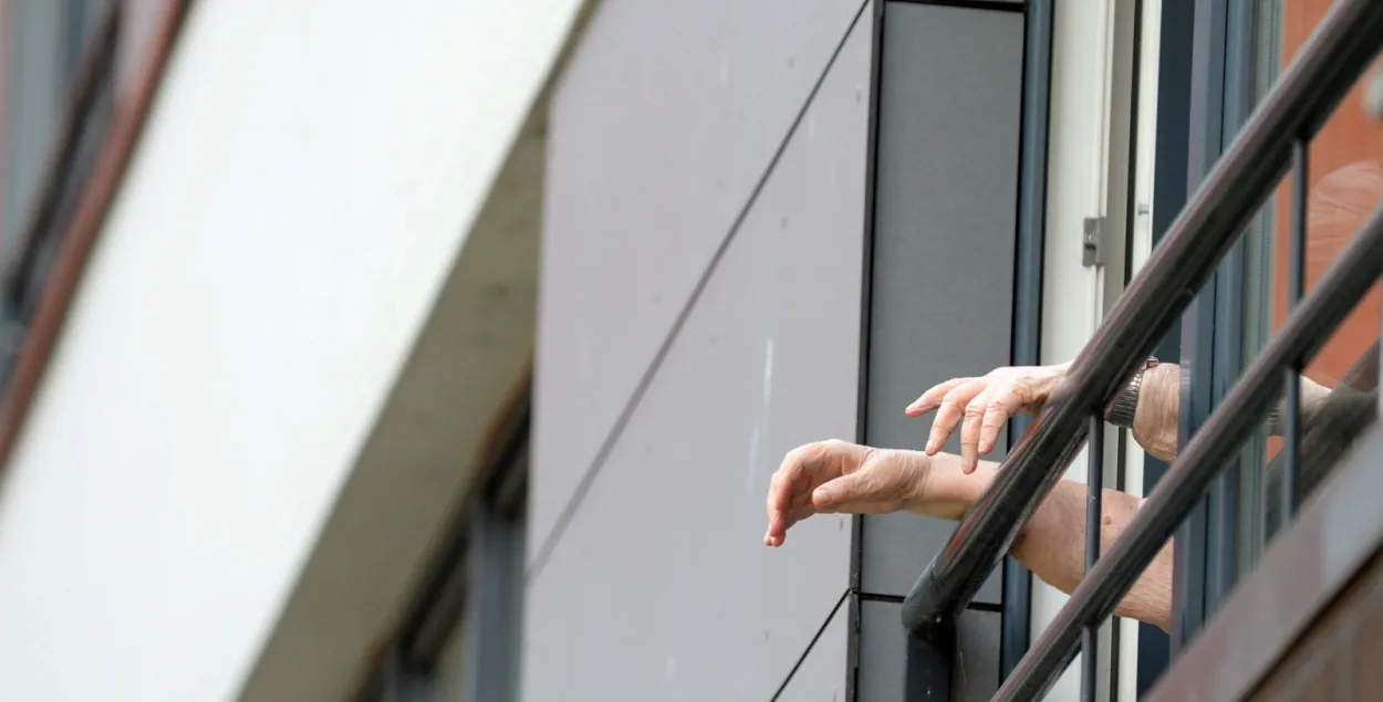 У Беларусі людзям з лёгкай формай каранавіруса могуць дазволіць лячыцца дома