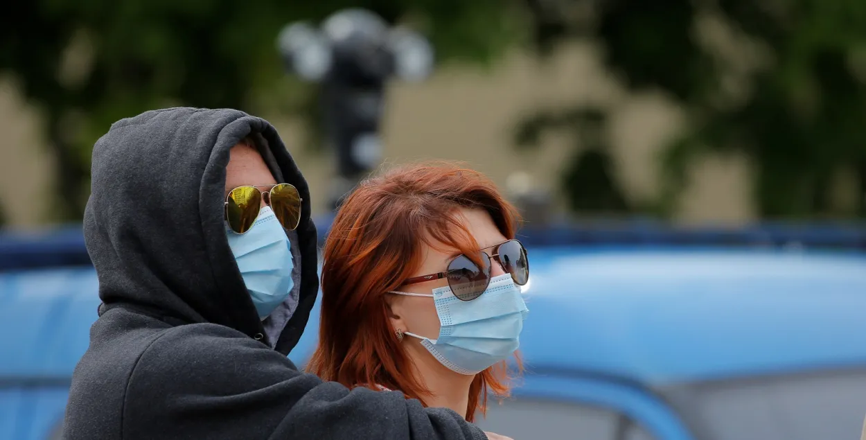 Маски становятся обязательными в Ивьевском районе / Из архива Reuters