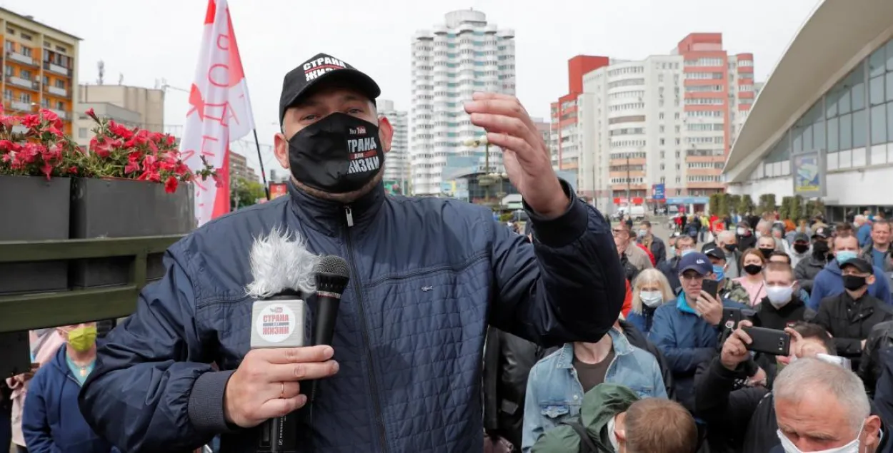 Тихановский ответил в письме на вопросы белорусов из-за решетки