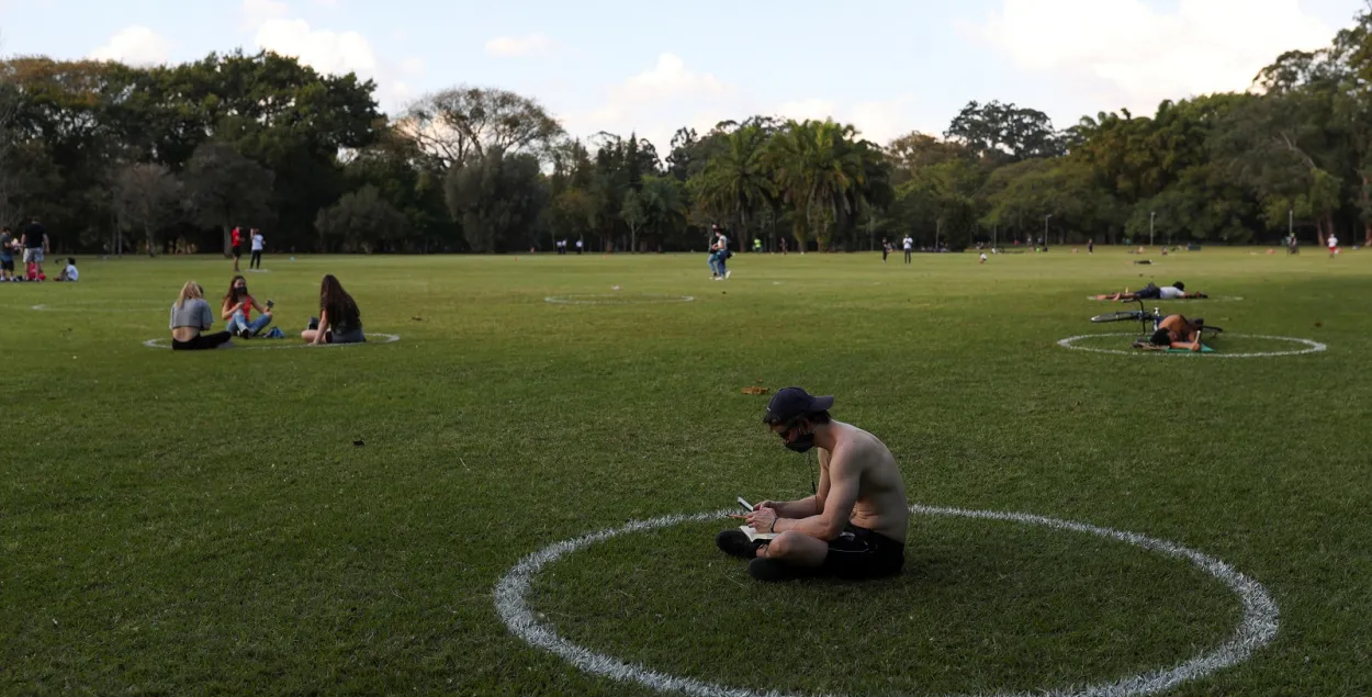 "Самоизоляция" / Reuters