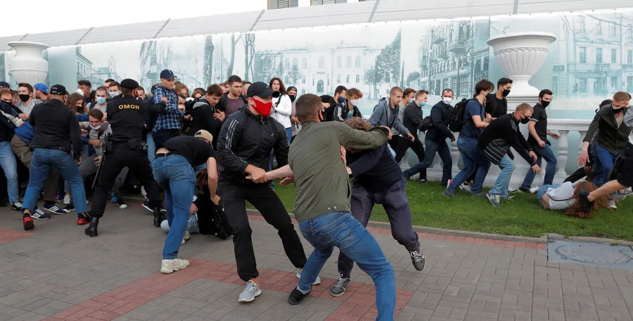 Разгон протестной акции в Минске, 14 июля 2020-го / Reuters