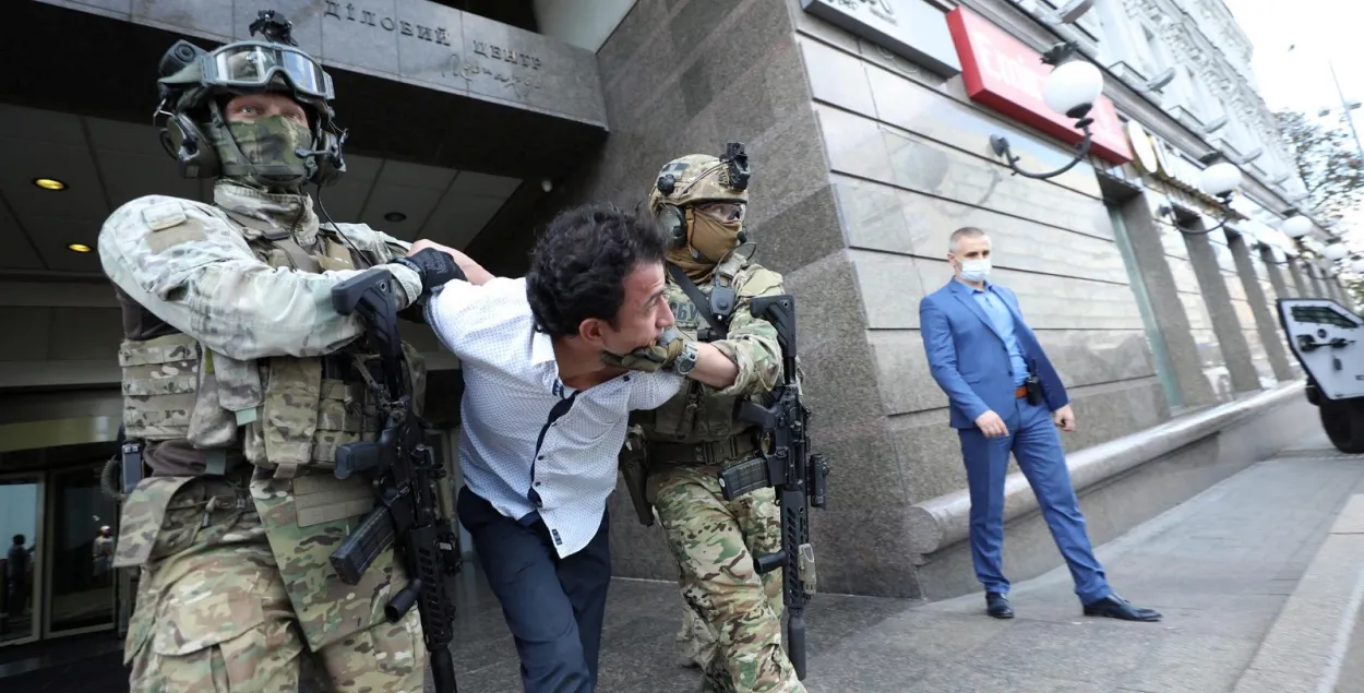 У Кіеве затрыманы замежнік, які пагражаў узарваць бомбу ў аддзяленні банку