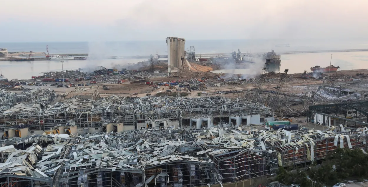 Бейрут после мощного взрыва / Reuters​