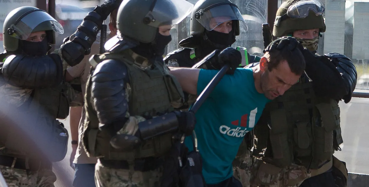 Во время разгона протестной акции в Беларуси / Reuters