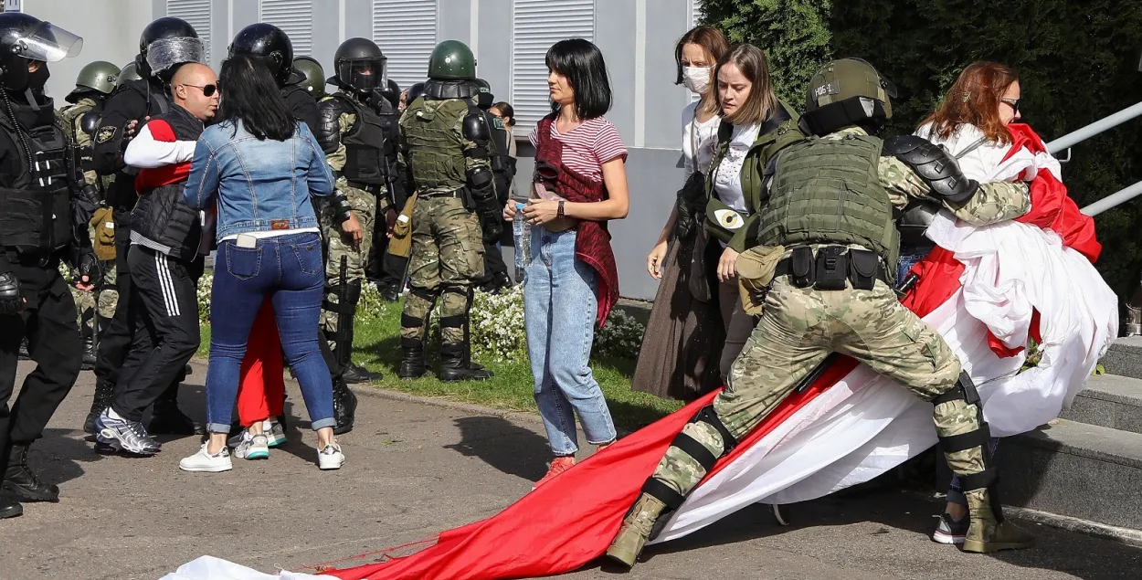 МУС: грамадзяне фатаграфуюць свае геніталіі і дасылаюць міліцыянерам