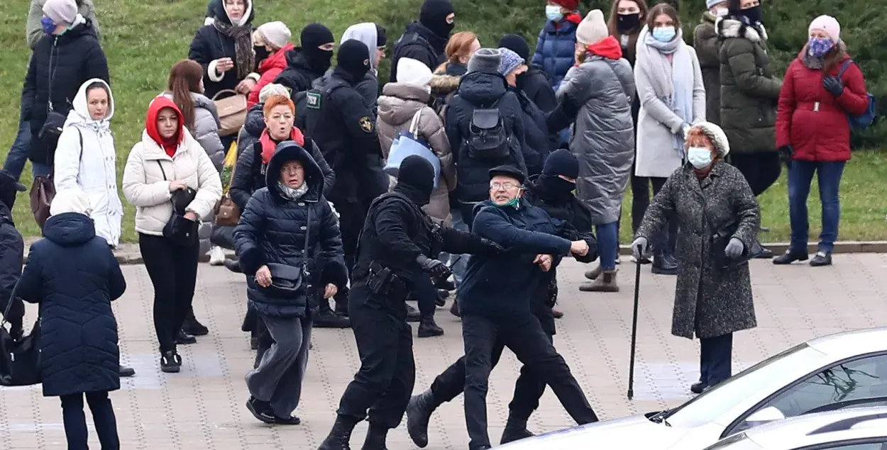 Чэрачань: адмарозкі ў балаклавах здзекуюцца і пазбаўляюць жыцця людзей 