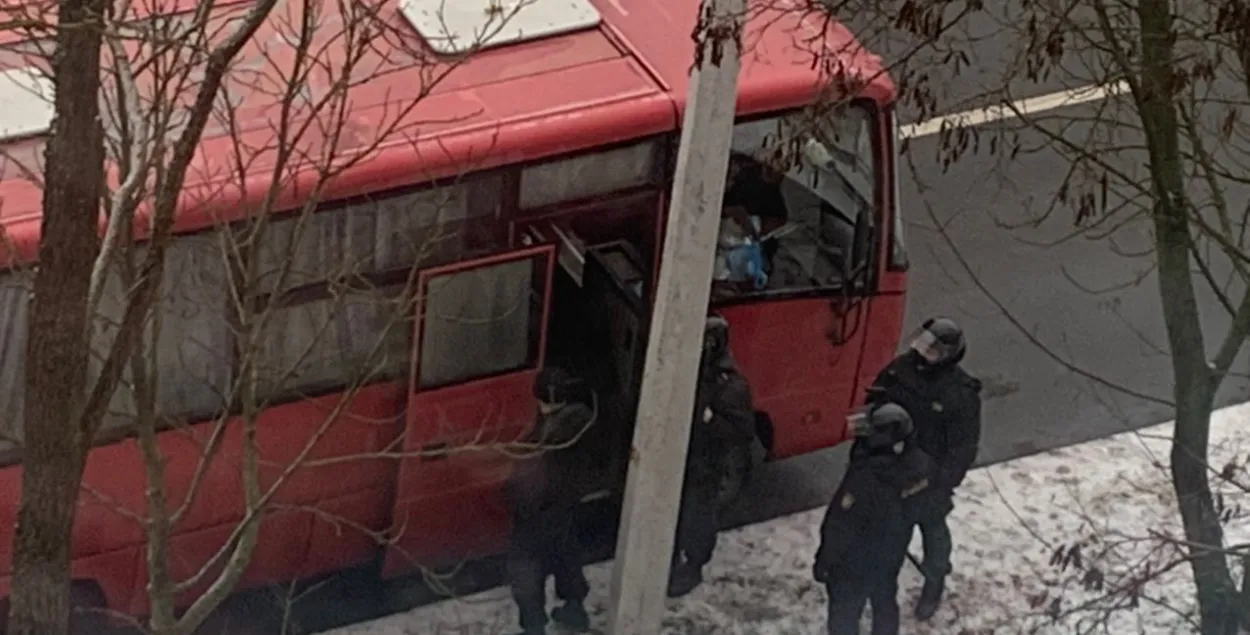 В нескольких районах Минска происходят точечные задержания