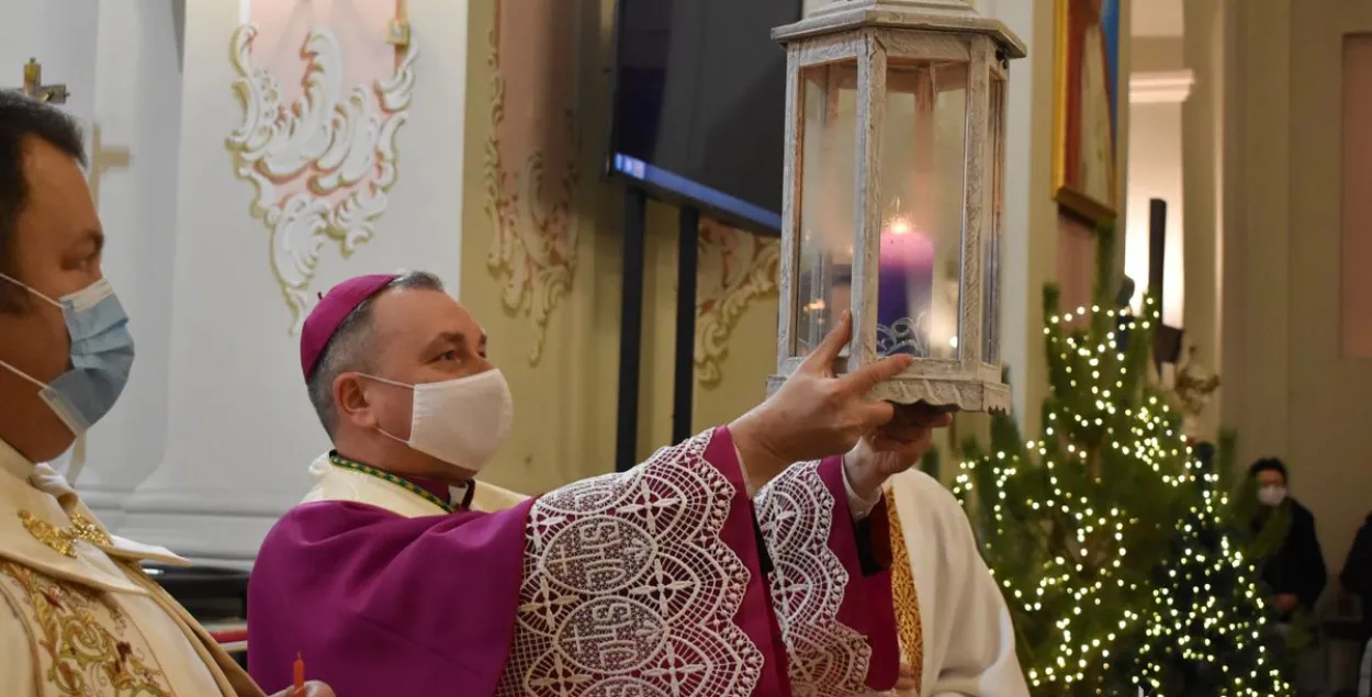 19 снежня Бэтлеемскі агонь прыбыў у Беларусь / catholic.by