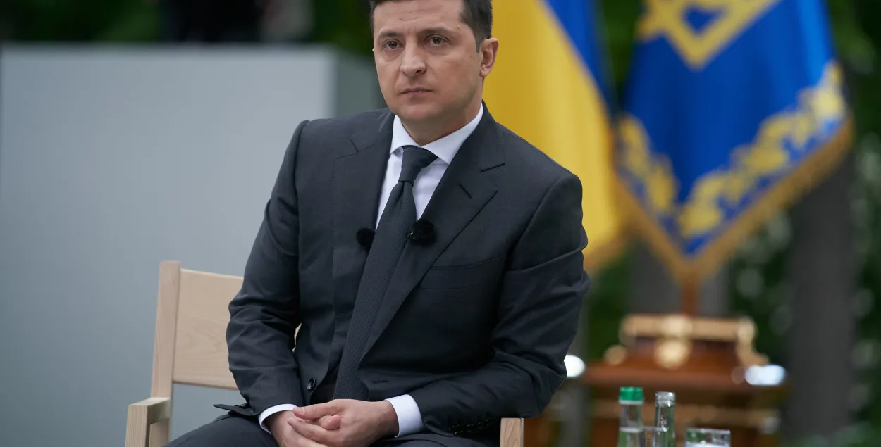 Владимир Зеленский подписал закон против олигархов