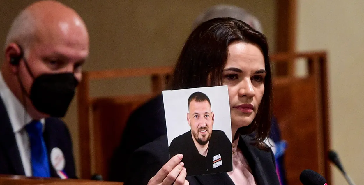 Святлана Ціханоўская ў чэшскім Сенаце выступала з фота Сяргея Ціханоўскага
