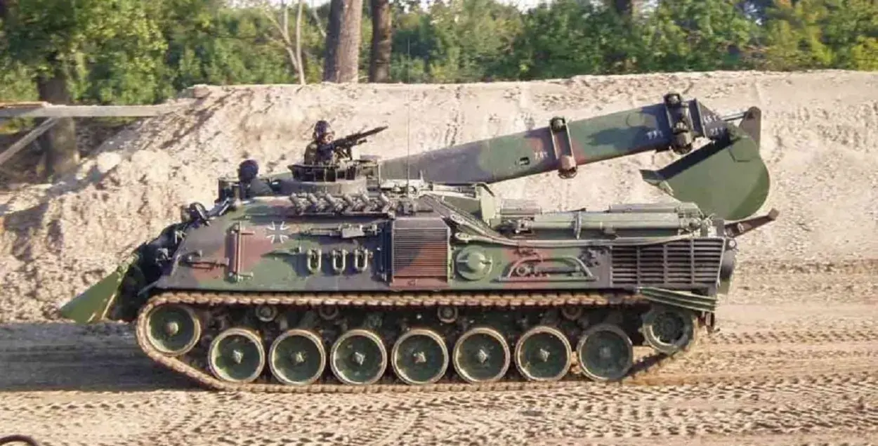 Pionierpanzer 2A1 Dachs / facebook.com
