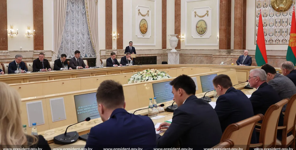 Дмитрий Басков присутствовал на совещании (в центре на переднем плане) / president.gov.by