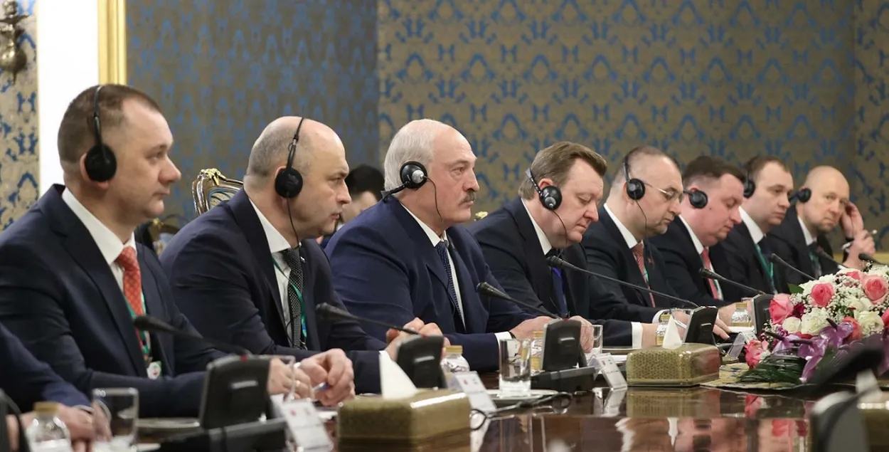 Іван Кубракоў (злева) на перамовах / president.gov.by