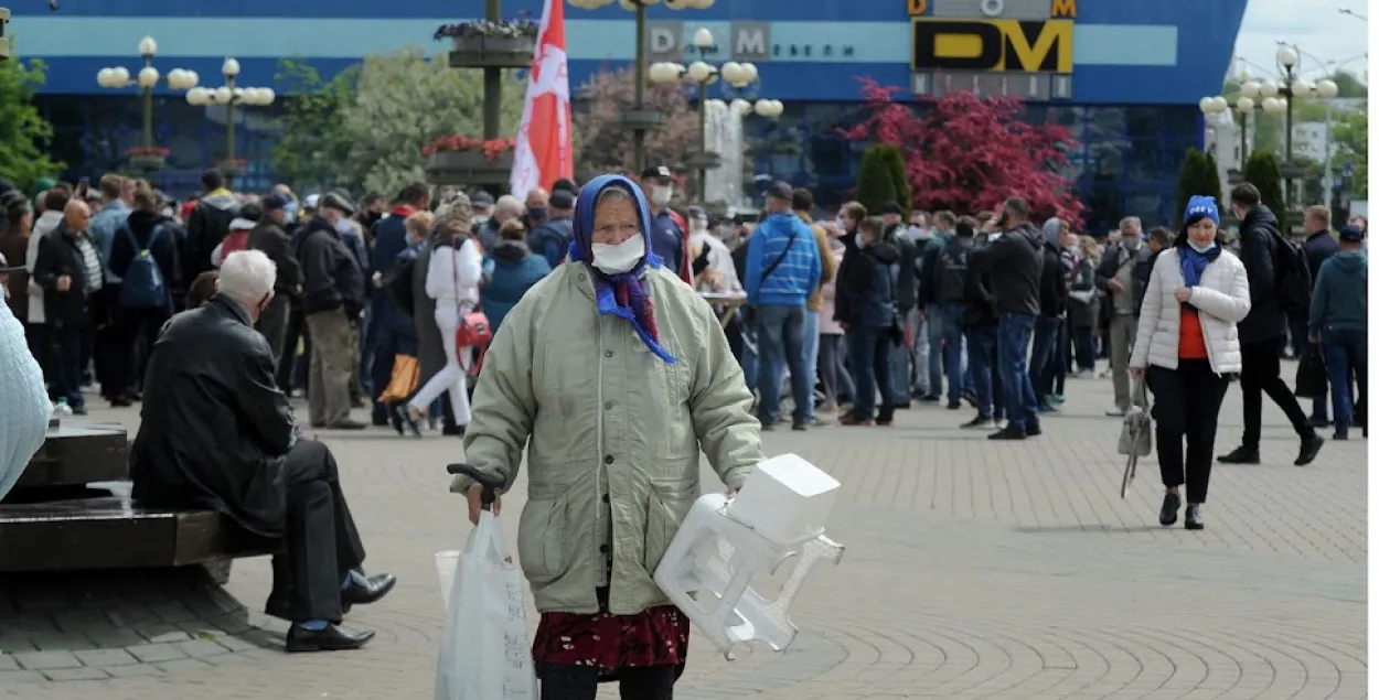 Лукашэнка прызнаў, што людзей "ловяць" за подпісы за альтэрнатыўных кандыдатаў