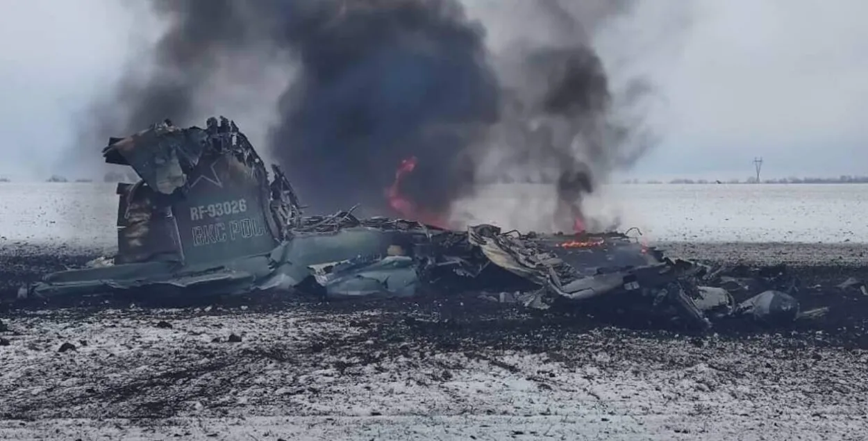 Горит сбитый российский самолет / Facebook