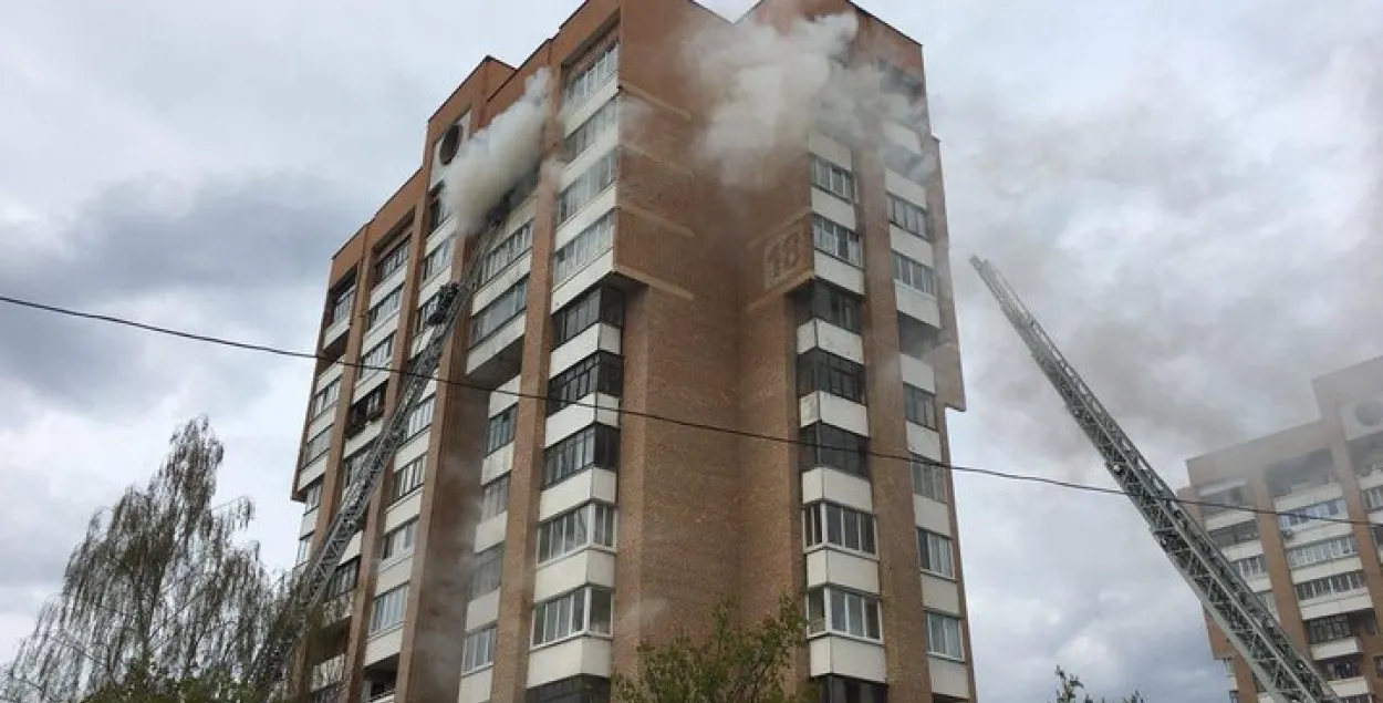 У Мінску падчас пажару ў шматпавярховіку загінуў мужчына