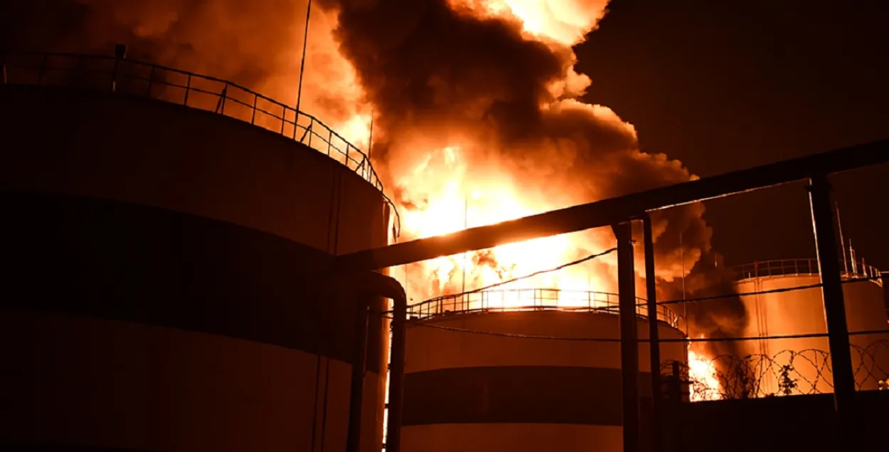 Пасля абстрэлу Мікалаева ў горадзе пачаўся пажар /&nbsp;https://www.facebook.com/DSNSMYKOL/
