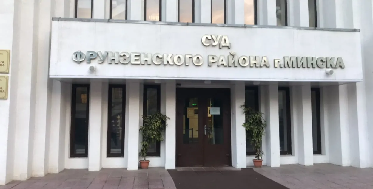 Мінчука аштрафавалі за трос з акна кватэры, на якім вісеў БЧБ-сцяг