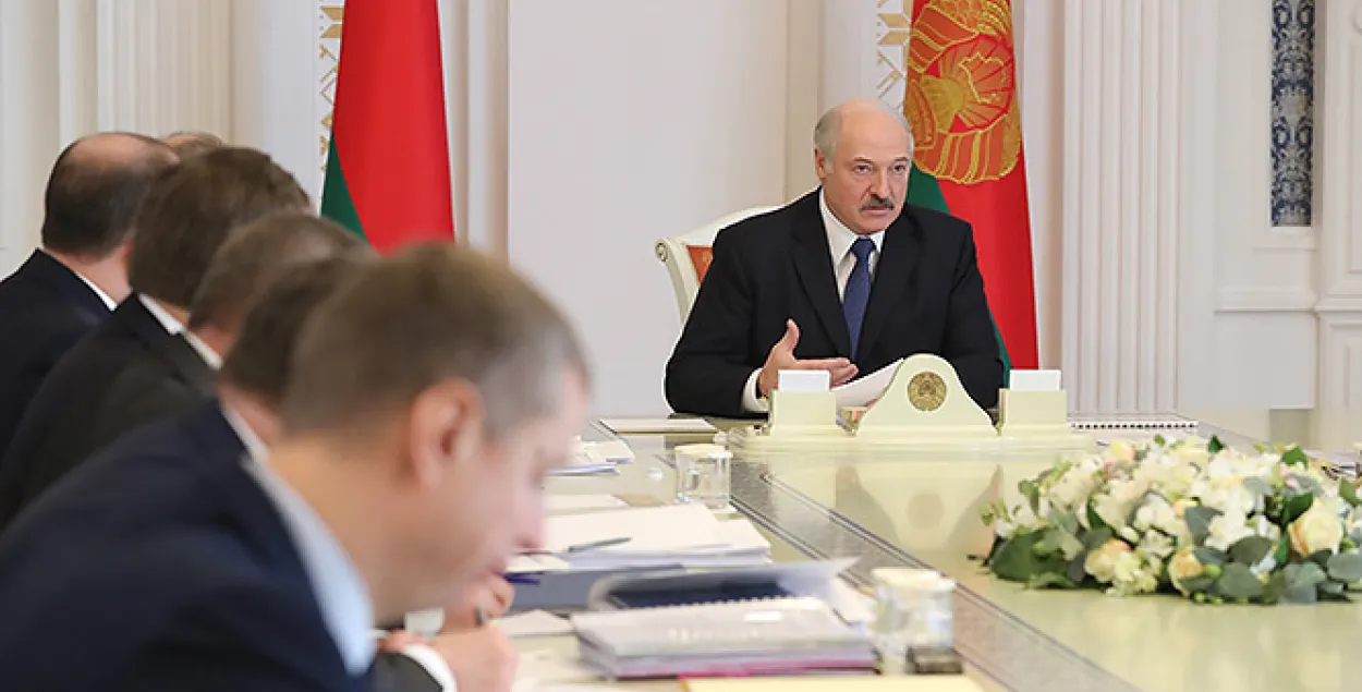 Лукашэнка — пра істэрыку ў Расіі і нежаданне беларусаў сядзець пад плінтусам