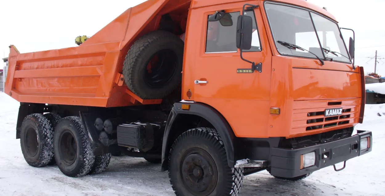 У Лунінцы дырэктара школы падазраюць у прысваенні КамАЗа