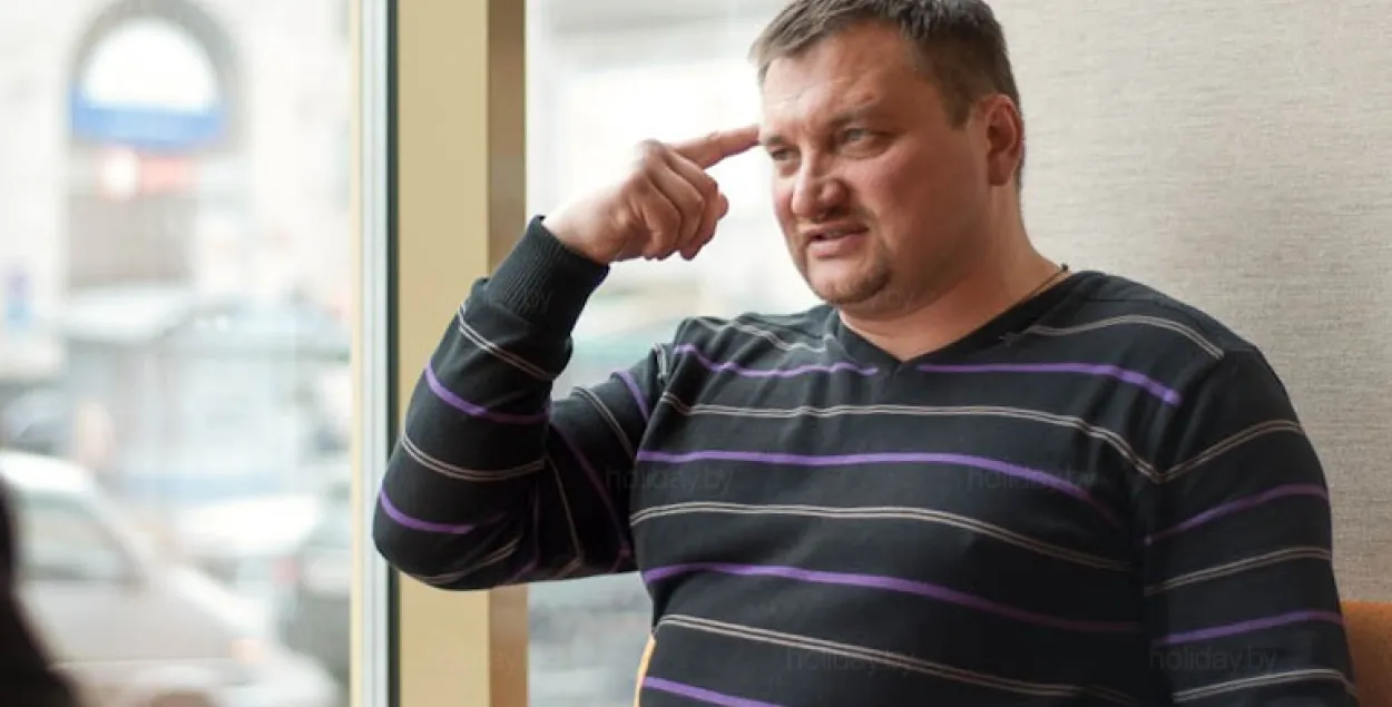 Спеваку Віктару Каліне ў Бярозе шклянкай разбілі брыво