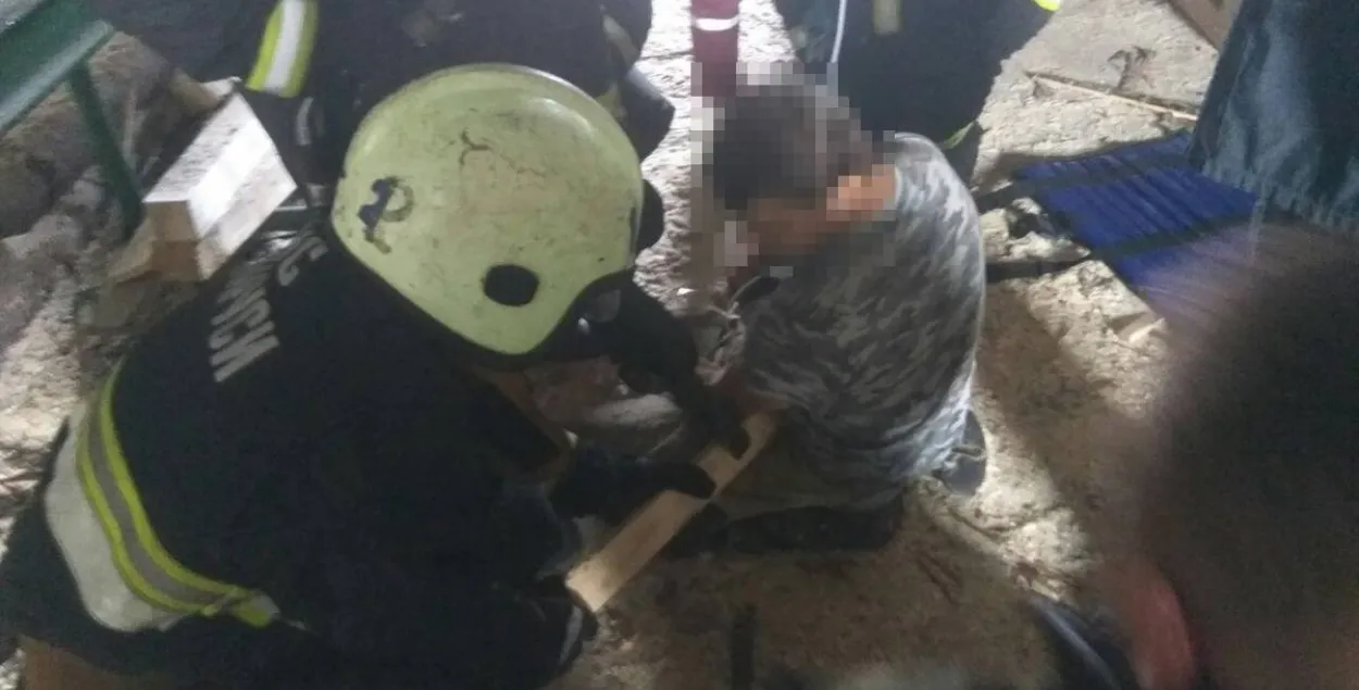 У Астравецкім раёне мужчыну дошкай прабіла жывот (фота 18+)