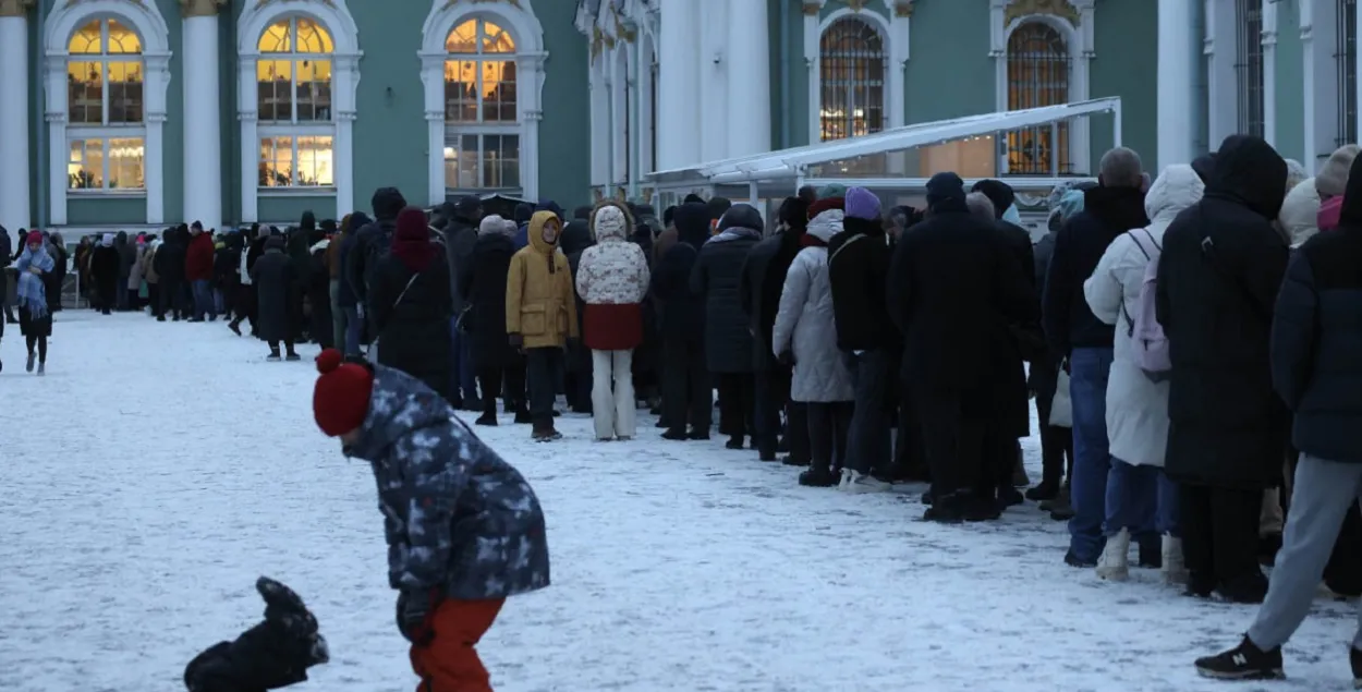 Чарга ў Эрмітаж, студзень 2023-га / fontanka.ru
