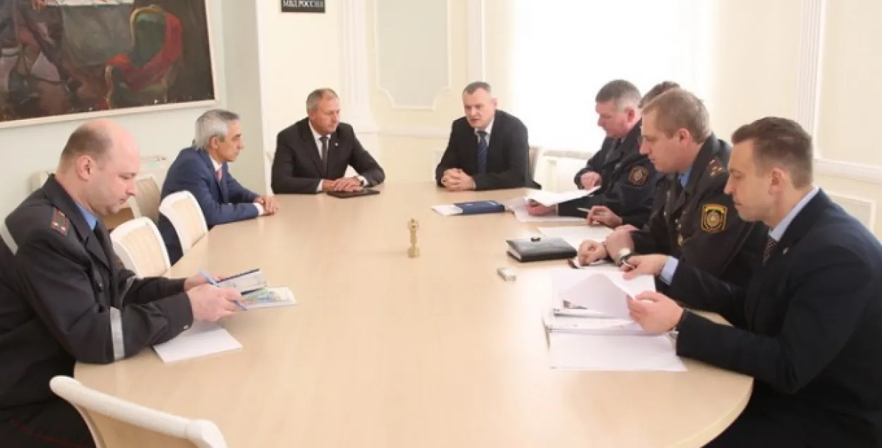 Румас распавёў Шуневічу, як міліцыя прапускае на стадыёны заўзятараў
