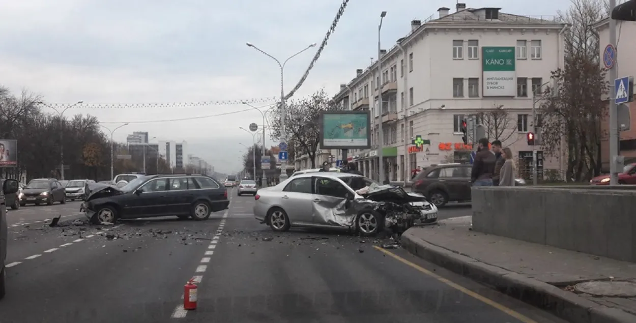 Аварыя часткова перакрыла рух на праспекце Незалежнасці ў Мінску