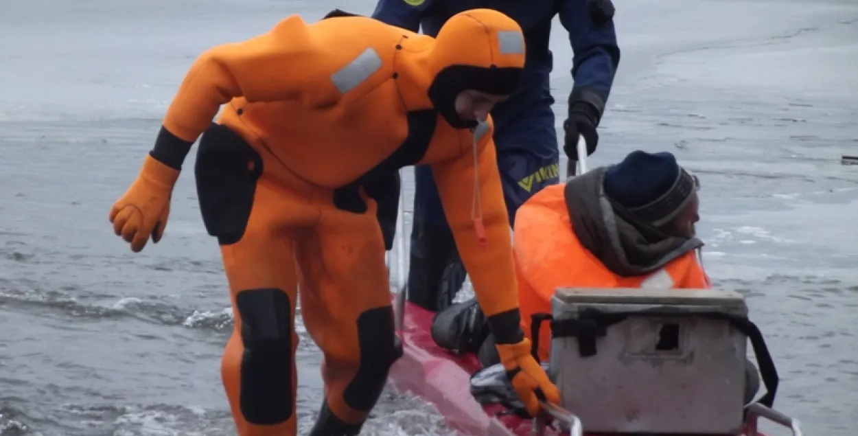 У Мінскім раёне выратавалі 5 рыбакоў (фота)