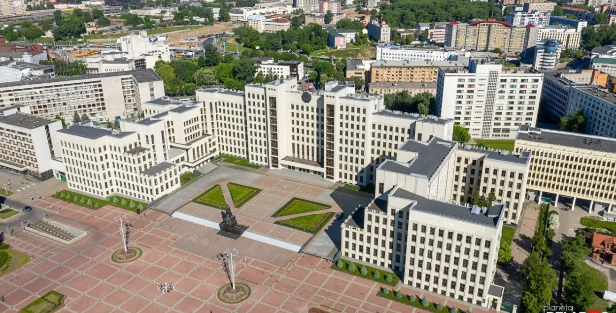 Дэмсілы запрашаюць беларусаў стаць “кадравым рэзервам” на выпадак пераменаў. Але хто гарантуе ім бяспеку? / planetabelarus