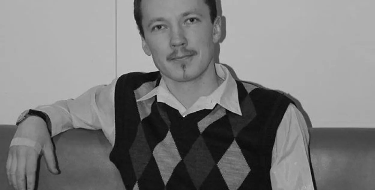 Чалавек, які ўпаў з даху дома на Кастрычніцкай у Мінску, аказаўся вядомым паэтам