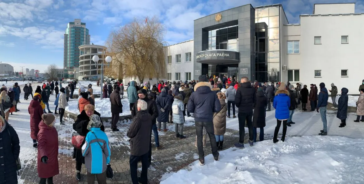 Возле суда Московского района Минска, 17 февраля 2021-го / Еврорадио