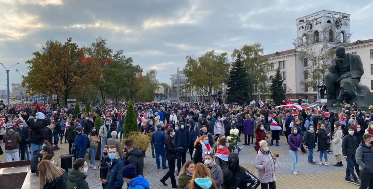 Участники акции на площади Якуба Коласа / Еврорадио