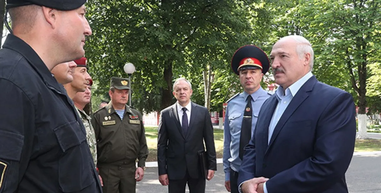 Дмитрий Балаба (слева) и Александр Лукашенко летом 2020-го / president.gov.by
