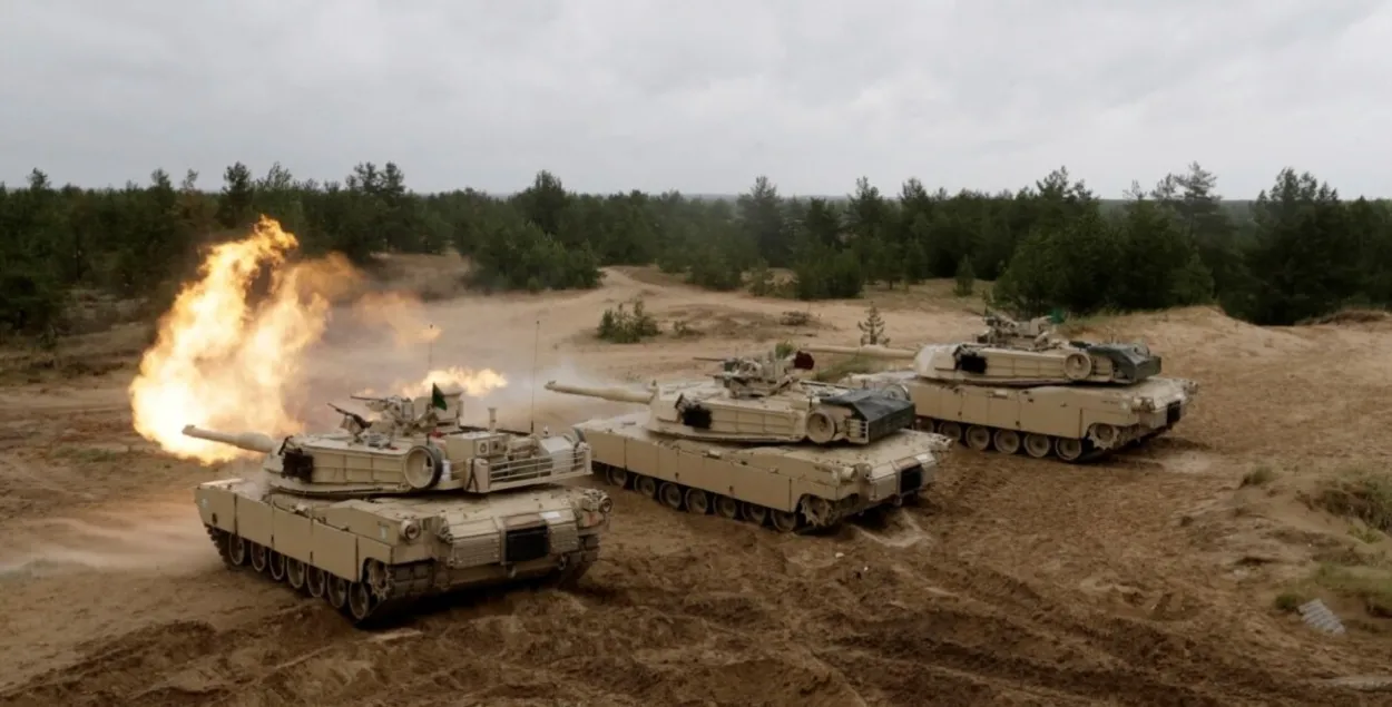 Танкі Abrams на вучэннях NATO / Reuters
